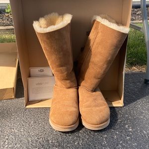 Women’s size 9 UGG Bailey Bow Tall